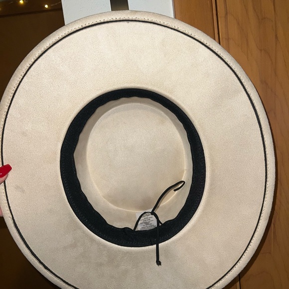 Flat brim hat - Picture 3 of 4
